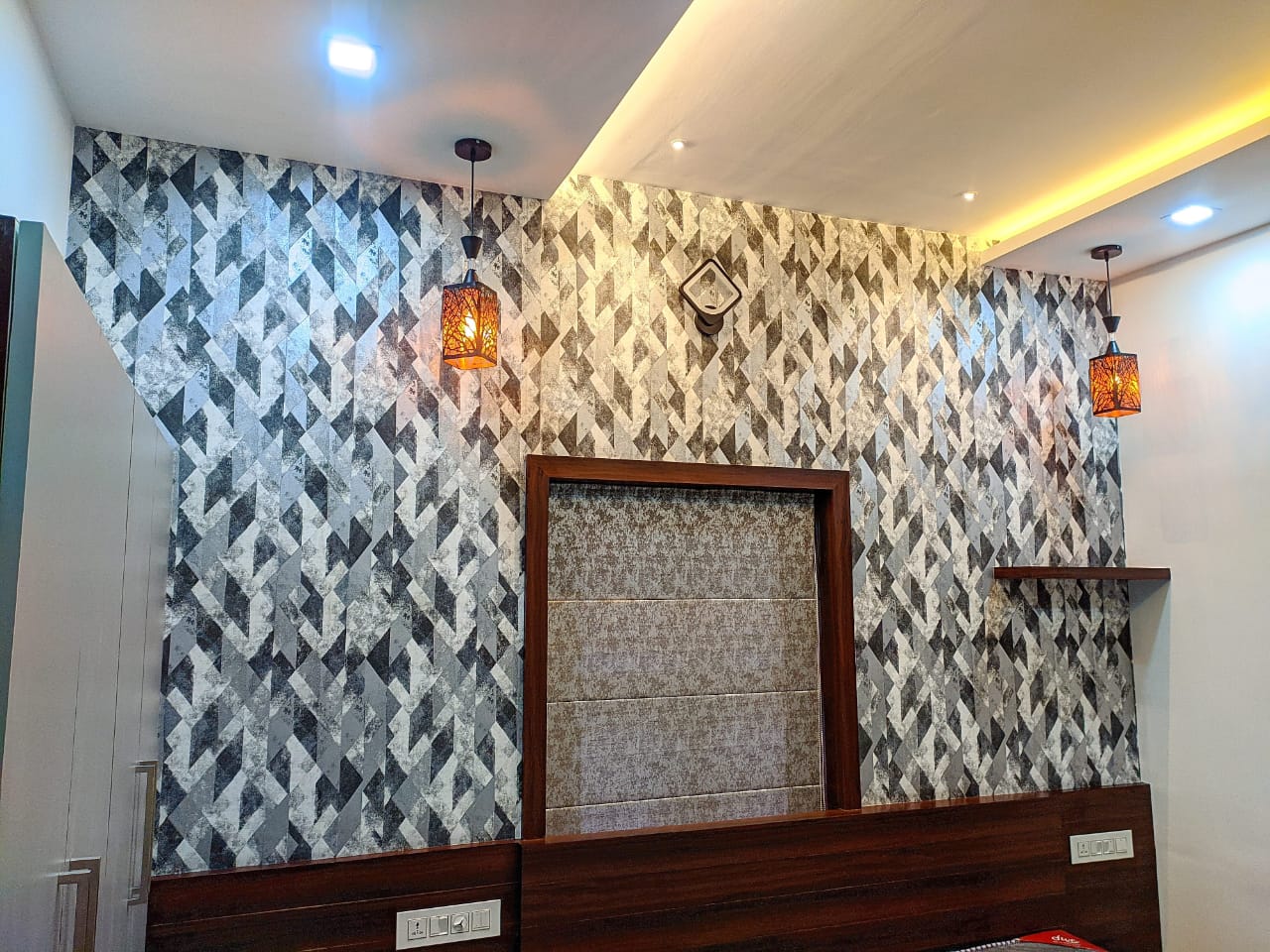 WD WALLS & DECORS